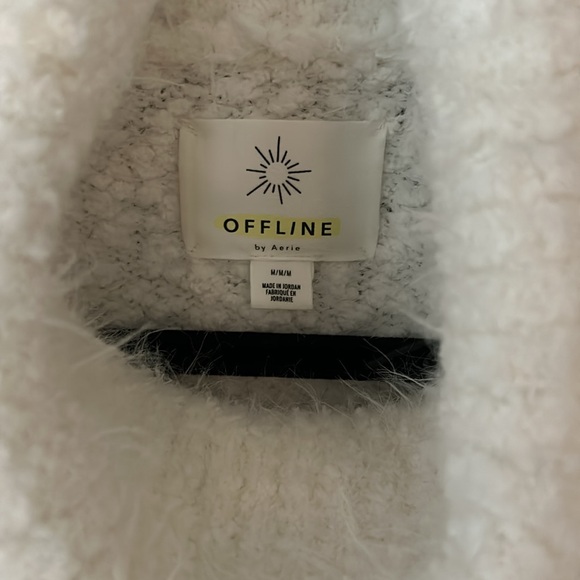 Cozy White Turtleneck Sweater - Picture 3 of 5